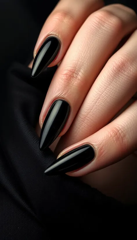 nails black and