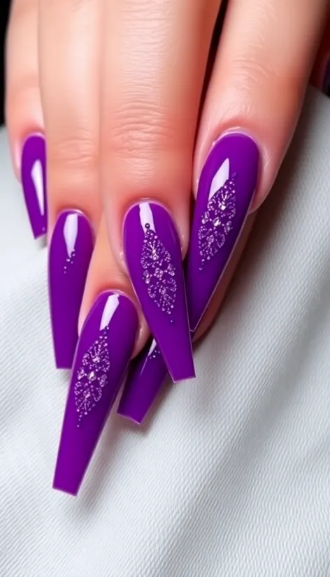 violet nails