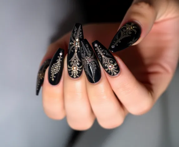 black gold nails